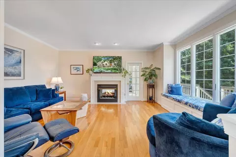 Living - 72 Pine Crest Cir, Moneta, VA 24121 photo 3 of 7