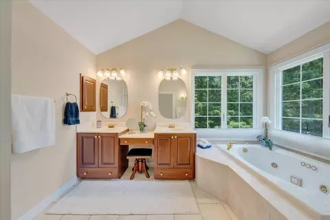 Bath - 72 Pine Crest Cir, Moneta, VA 24121 photo 4 of 8