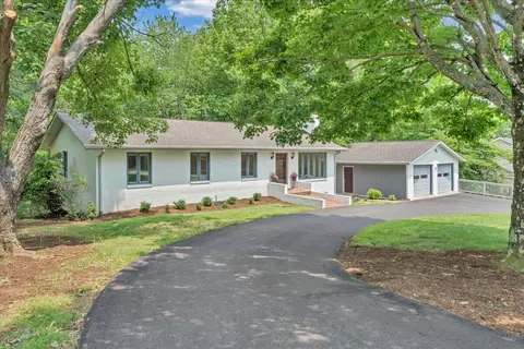 6170 Steeplechase Dr, Roanoke, VA 24018
