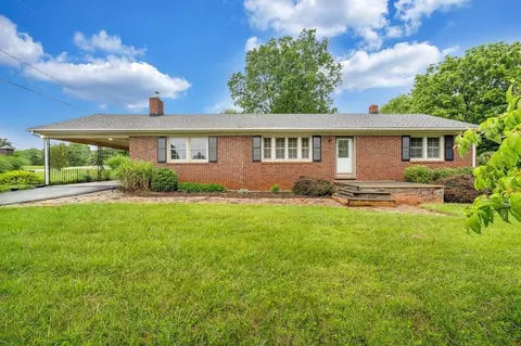 8 Crafts Church Rd, Glade Hill, VA 24092
