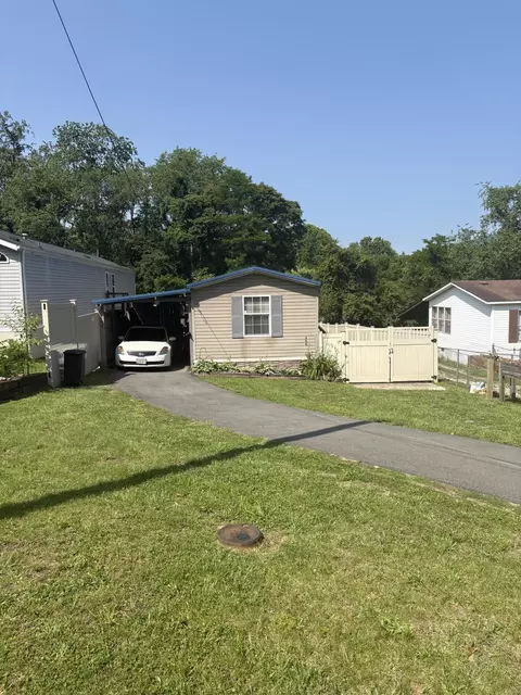 208 Crossing Ln, Low Moor, VA 24457