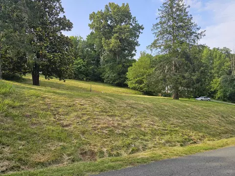 275 Fairlawn Dr, Rocky Mount, VA 24151