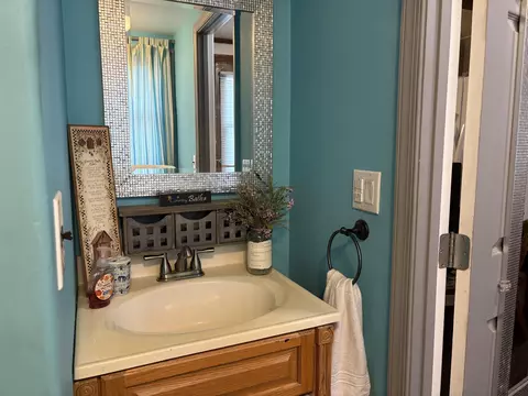 Bath - 4007 Callaghan Cir, Covington, VA 24426 photo 1 of 2