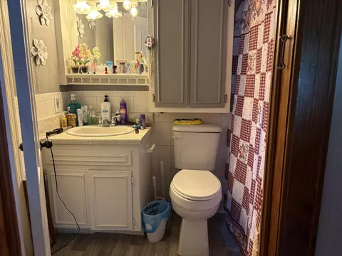 Bath - 4007 Callaghan Cir, Covington, VA 24426 photo 2 of 2