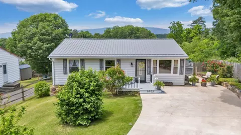 1405 Linden Ave, Clifton Forge, VA 24422