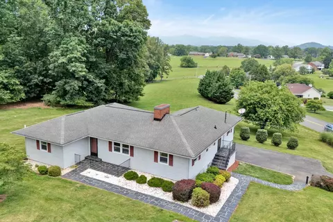 1313 Boone Dr, Bedford, VA 24523