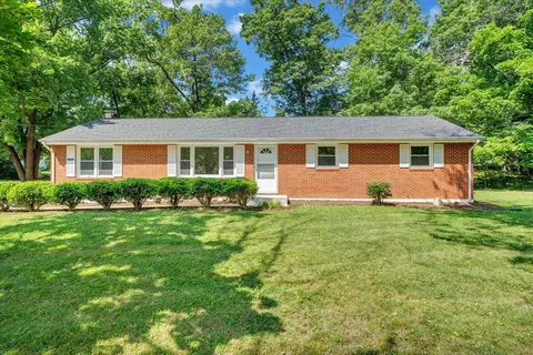 533 Oak Dr, Blue Ridge, VA 24064