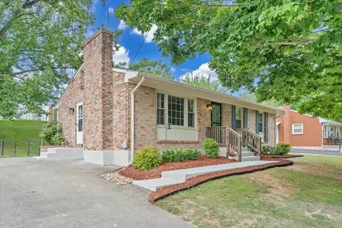 1868 Terry Dr, Vinton, VA 24179