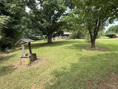 35 Meadow River Dr, Rocky Mount, VA 24151