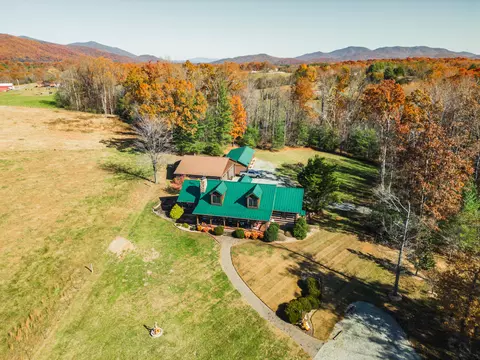 202 Springhill Cir, Bedford, VA 24523