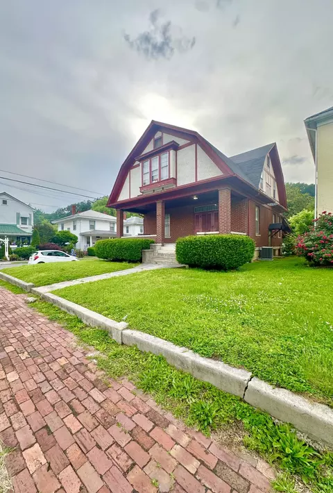 448 W Riverside St, Covington, VA 24426