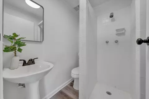 Bath - 603 36th St NW, Roanoke, VA 24017 photo 1 of 2