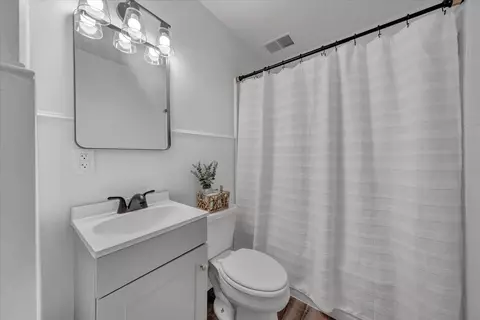 Bath - 603 36th St NW, Roanoke, VA 24017 photo 2 of 2