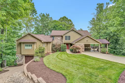 200 Fairway Dr, Penhook, VA 24137