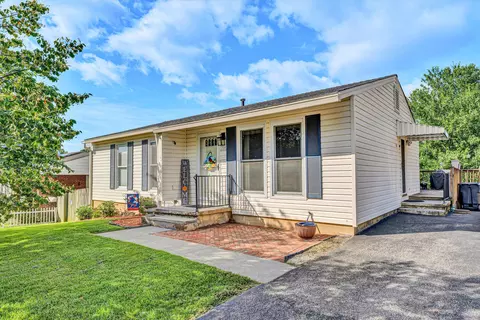 3314 Meadowrun Dr NE, Roanoke, VA 24012