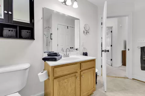 Bath - 1524 19th St NE, Roanoke, VA 24012 photo 2 of 2