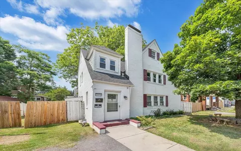 2918 10th St NW, Roanoke, VA 24012