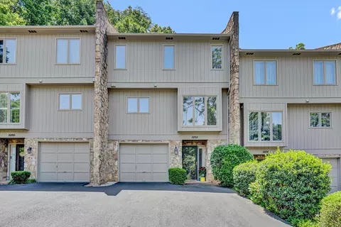 3253 Londonderry Ln, Roanoke, VA 24018