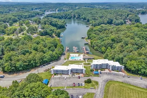 1085 Bluewater Dr #220, Moneta, VA 24121