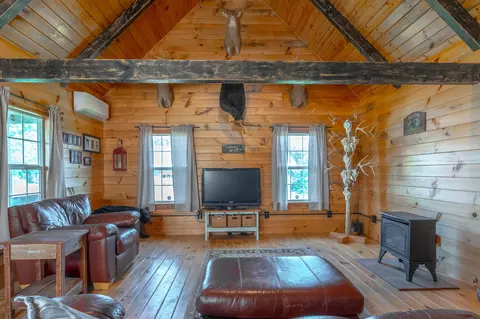 Living - 5145 Deertrot Rd, Dublin, VA 24084 photo 2 of 4