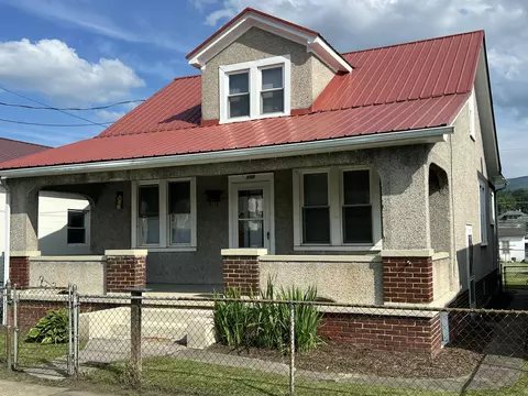 115 E Walnut St, Covington, VA 24426