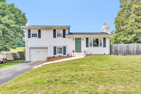1094 Windstar Cir, Vinton, VA 24179