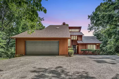 7102 Crown Rd, Roanoke, VA 24018