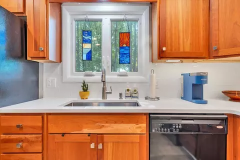 Kitchen - 30 Windlass Pointe Dr, Moneta, VA 24121 photo 4 of 7