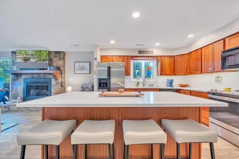 Kitchen - 30 Windlass Pointe Dr, Moneta, VA 24121 photo 2 of 7