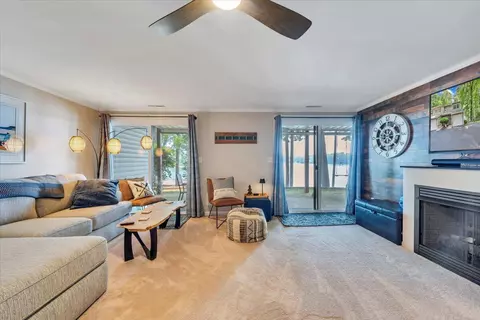 Living - 30 Windlass Pointe Dr, Moneta, VA 24121 photo 8 of 9
