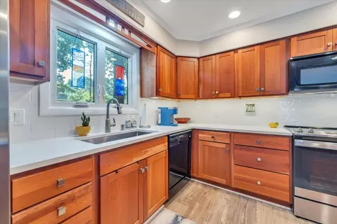 Kitchen - 30 Windlass Pointe Dr, Moneta, VA 24121 photo 5 of 7