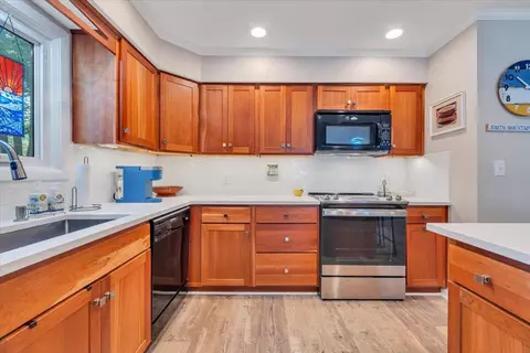 Kitchen - 30 Windlass Pointe Dr, Moneta, VA 24121 photo 6 of 7
