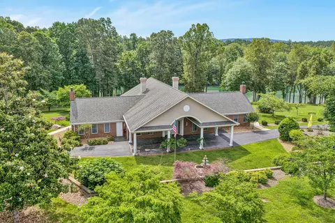 2246 Pine Ridge Rd, Huddleston, VA 24104