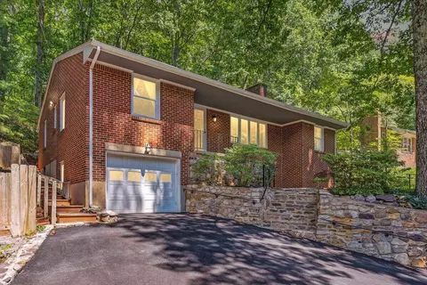2702 Yellow Mountain Rd SE, Roanoke, VA 24014
