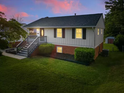 1461 Antrim St, Salem, VA 24153