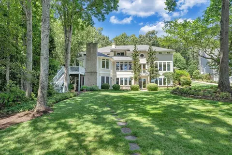 574 Waverly Ln, Moneta, VA 24121