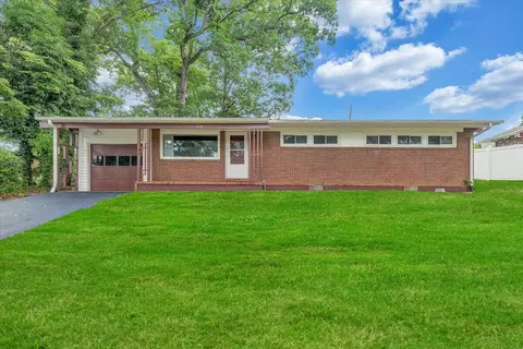 1046 Silverwood Rd NW, Roanoke, VA 24017