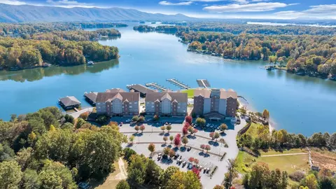 1273 Graves Harbor Trl #304, Huddleston, VA 24104