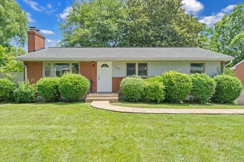 915 Chester Ave, Roanoke, VA 24019