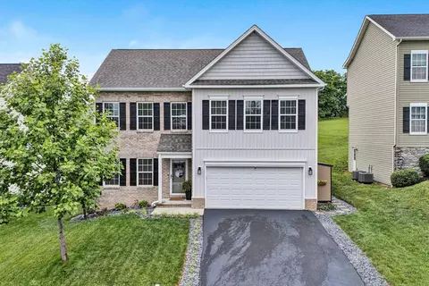2010 Lawson Ln, Vinton, VA 24179