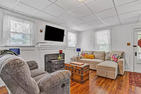 Living - 1831 S Carpenter Dr, Covington, VA 24426 photo 2 of 3