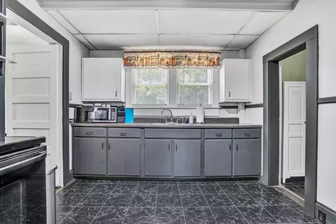 Kitchen - 1831 S Carpenter Dr, Covington, VA 24426 photo 3 of 3