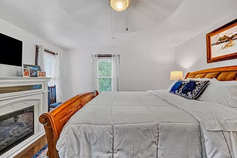 Bedroom - 1831 S Carpenter Dr, Covington, VA 24426 photo 2 of 6