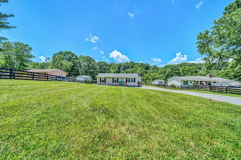 1967 Stoney Battery Rd, Troutville, VA 24175