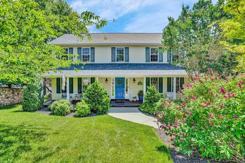 610 Crystal Anne Ln, Roanoke, VA 24019
