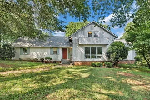 404 Robin Ridge Rd, Rocky Mount, VA 24151
