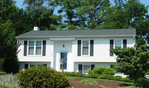 4029 Kentland Dr, Roanoke, VA 24018