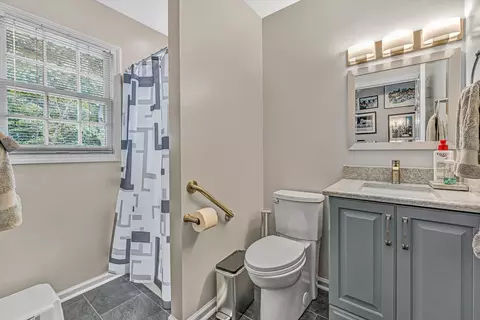 Bath - 1941 Springmill Rd, Salem, VA 24153 photo 4 of 4