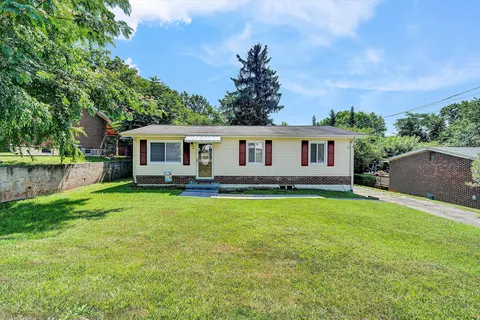 386 Koogler Dr NW, Roanoke, VA 24017