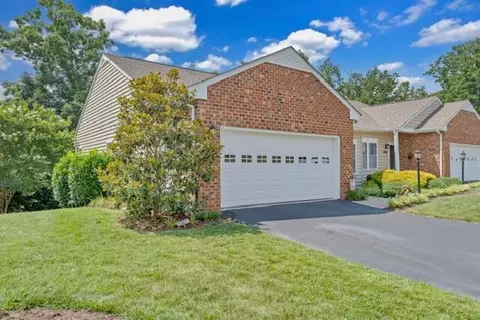 5516 Mountain Village Dr, Roanoke, VA 24018